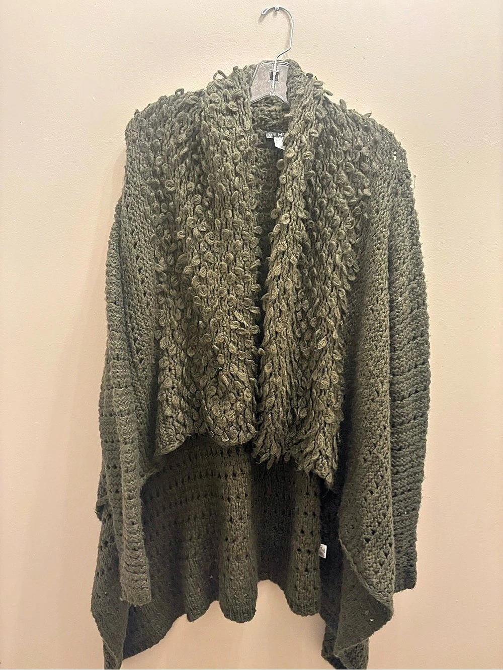 VENUS Textured Knit Cardigan in Green Size Medium Like New